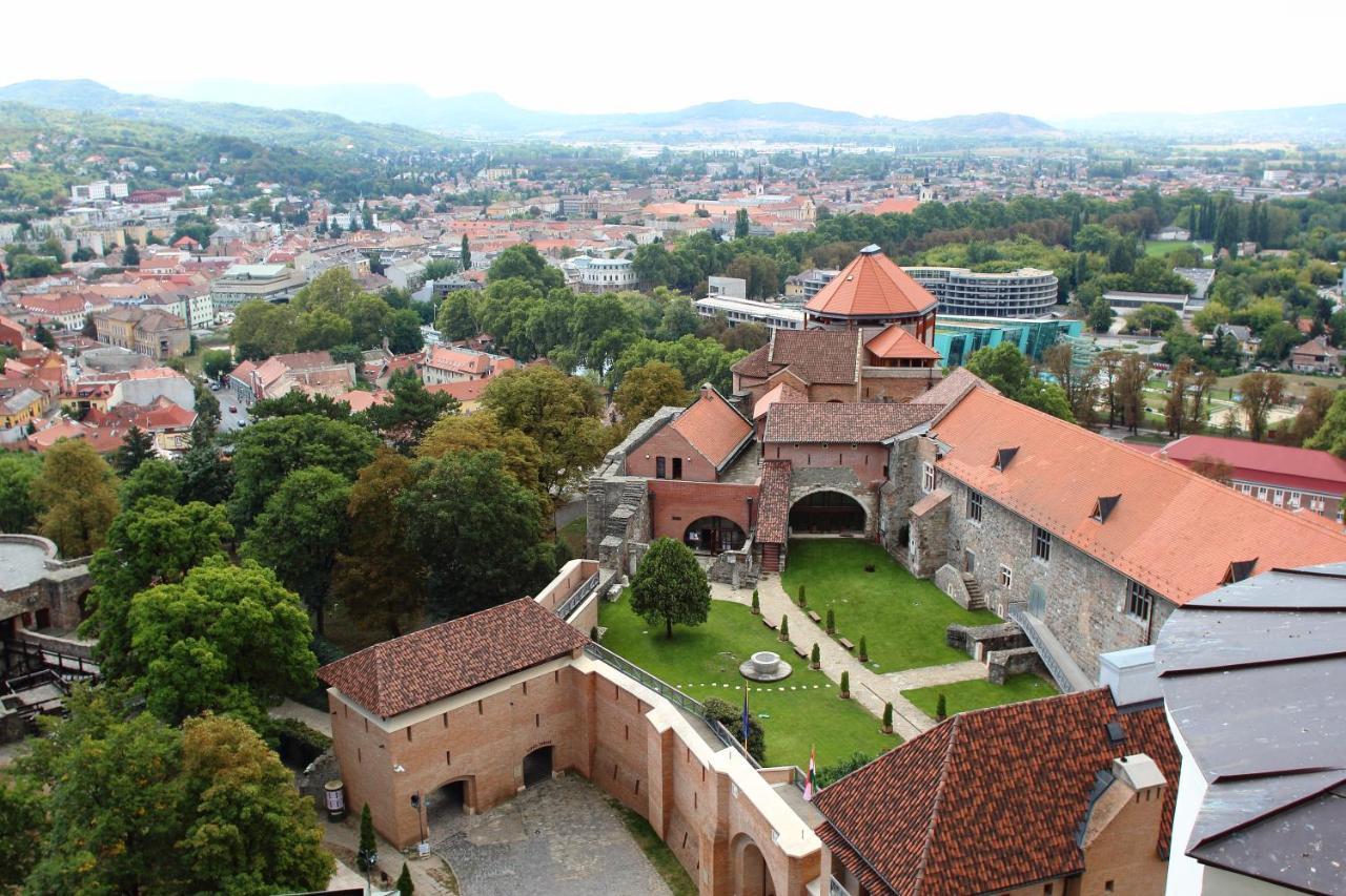 Hotel Adalbert Szent György Ház Esztergom Kültér fotó